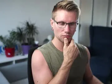 caylin – webcam model profile photo Image 7