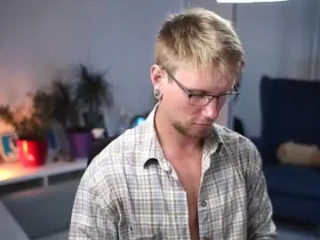 caylin – webcam model profile photo Image 8