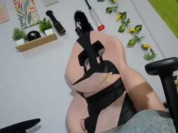 Runarunapi – webcam model profile photo Image 10