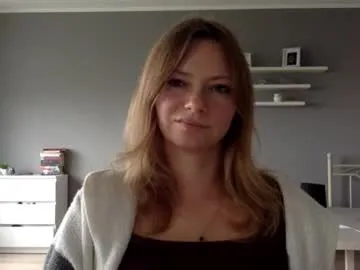 AdritVance – webcam model profile photo Image 16