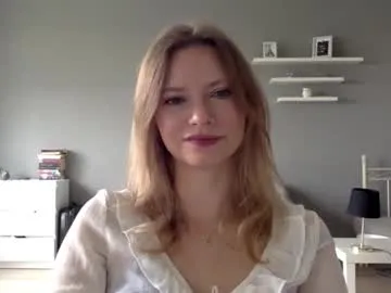 AdritVance – webcam model profile photo Image 17