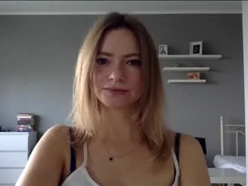 AdritVance – webcam model profile photo Image 5