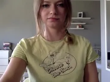 AdritVance – webcam model profile photo Image 8