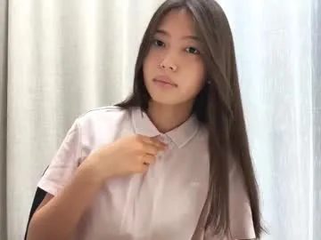 AdritVance – webcam model profile photo Image 10