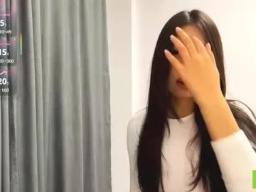 AdritVance – webcam model profile photo Image 13