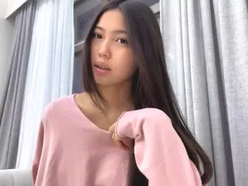 AdritVance – webcam model profile photo Image 6