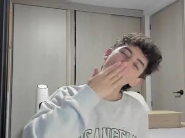 Runarunapi – webcam model profile photo Image 5