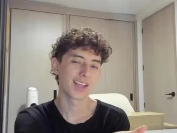 Runarunapi – webcam model profile photo Image 6