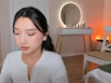 avroramy – webcam model profile photo Image 9