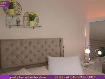 Runarunapi – webcam model profile photo Image 5