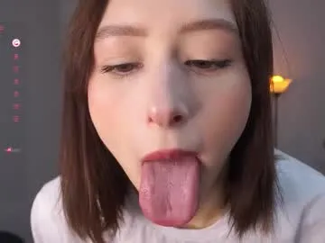 emyii – webcam model profile photo Image 3