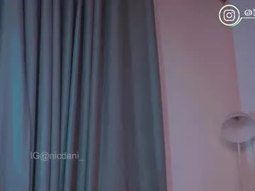 Antonellastrip_ – webcam model profile photo Image 15