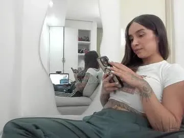 R-bonbon – webcam model profile photo Image 13