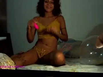 R-bonbon – webcam model profile photo Image 15