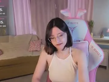 AdritVance – webcam model profile photo Image 5