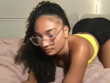 Selen-S – webcam model profile photo Image 12