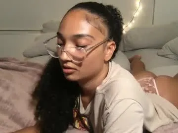 Selen-S – webcam model profile photo Image 13