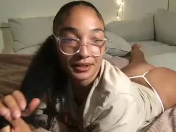 Selen-S – webcam model profile photo Image 16