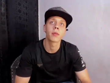 R0422 – webcam model profile photo Image 10