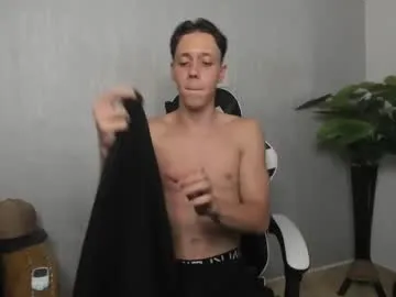 R0422 – webcam model profile photo Image 15