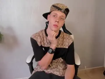 R0422 – webcam model profile photo Image 16