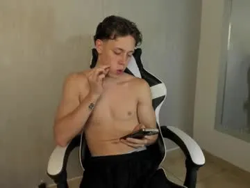 R0422 – webcam model profile photo Image 19