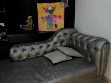 R0422 – webcam model profile photo Image 3