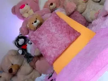 onlykira – webcam model profile photo Image 4