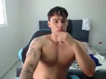 R0422 – webcam model profile photo Image 12