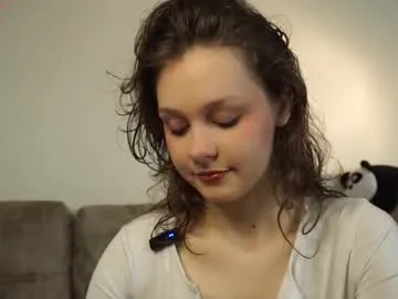 Yui-Ch – webcam model profile photo Image 5