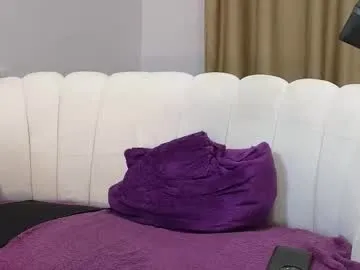 caylin – webcam model profile photo Image 2