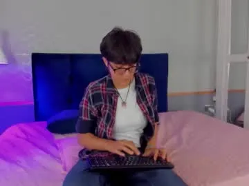 Ninazhang – webcam model profile photo Image 4