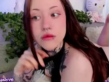 PumaShyXD – webcam model profile photo Image 2