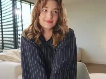 AdritVance – webcam model profile photo Image 4