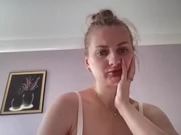 Yaya--728 – webcam model profile photo Image 4