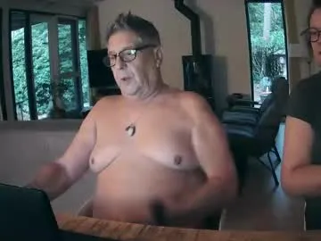 HugeBoobsAlice – webcam model profile photo Image 17