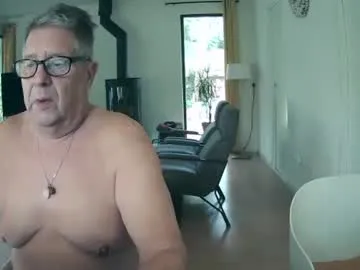 HugeBoobsAlice – webcam model profile photo Image 3