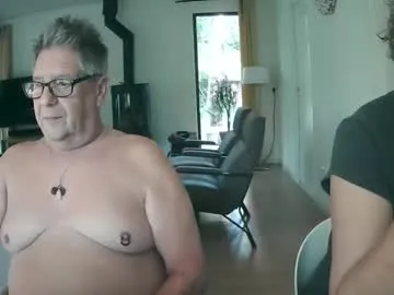 HugeBoobsAlice – webcam model profile photo Image 8