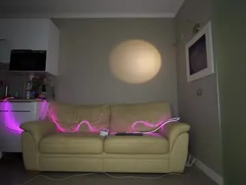 powq05 – webcam model profile photo Image 6