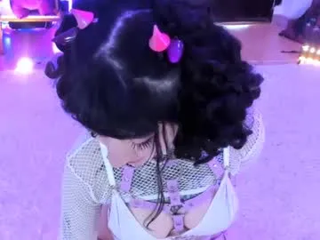 Yiyi-707 – webcam model profile photo Image 2