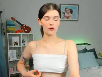 PumaShyXD – webcam model profile photo Image 2