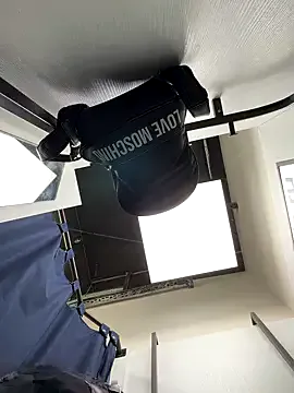 BabySofa – webcam model profile photo Image 12