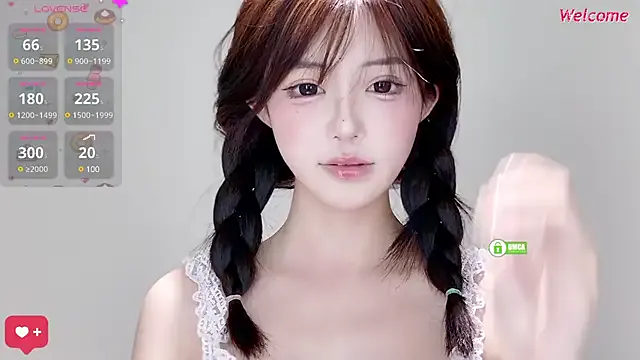 Olivia_11 – webcam model profile photo Image 2