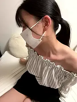 R-bonbon – webcam model profile photo Image 11