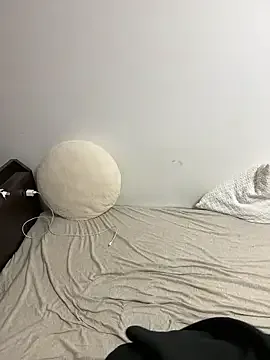 R-bonbon – webcam model profile photo Image 4