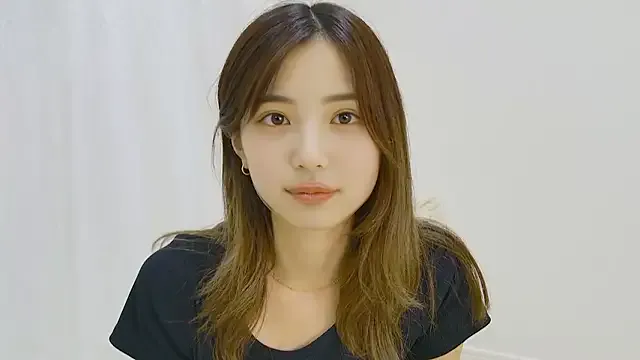 -yuina-23 – webcam model profile photo