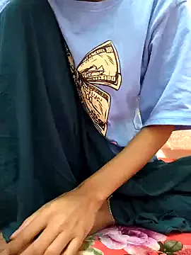 IamSteph13 – webcam model profile photo Image 2