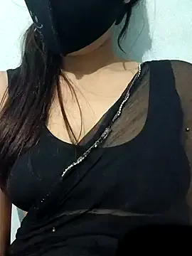 emyii – webcam model profile photo Image 2