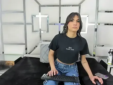 chanelnoirts – webcam model profile photo Image 4