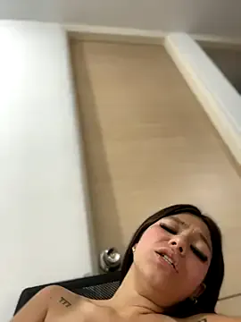 Yuna-ch – webcam model profile photo Image 2